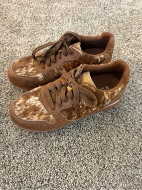 Roper women’s size 7 Brown Cowhide Accent Sneakers